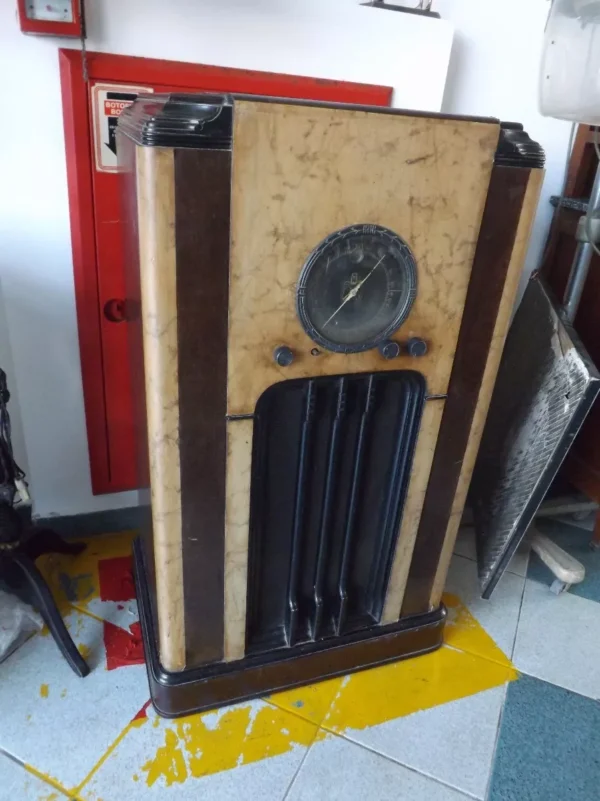 Radio valvulado Howard - Image 2