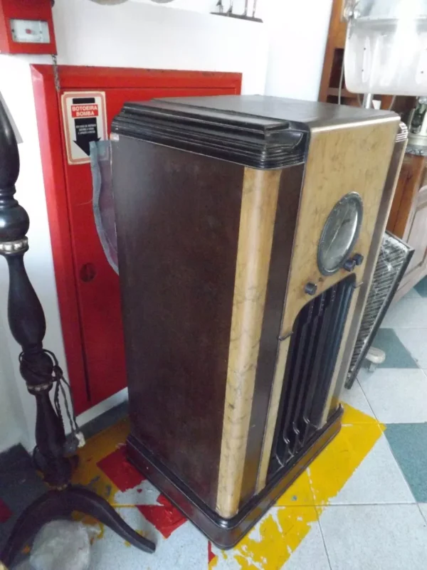 Radio valvulado Howard - Image 4
