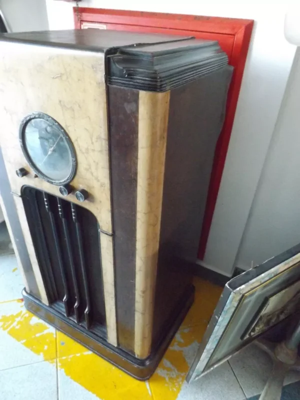 Radio valvulado Howard - Image 5