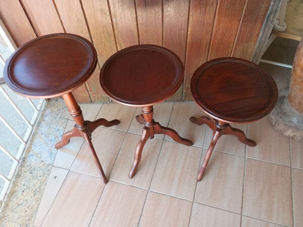 Conjunto de três mesinhas as auxiliares. - Image 6