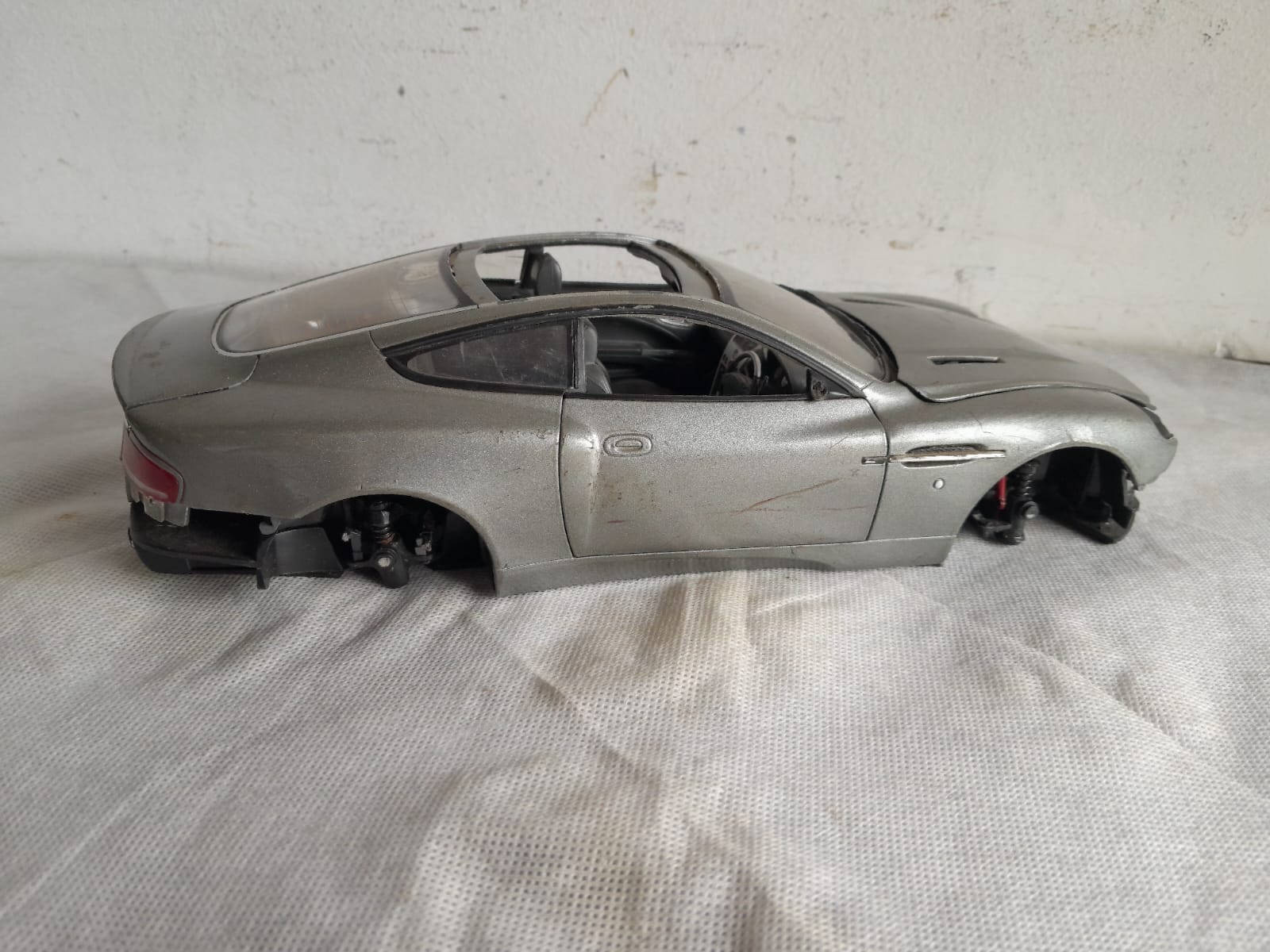 Miniatura Aston Martin V12 Vanquish #373