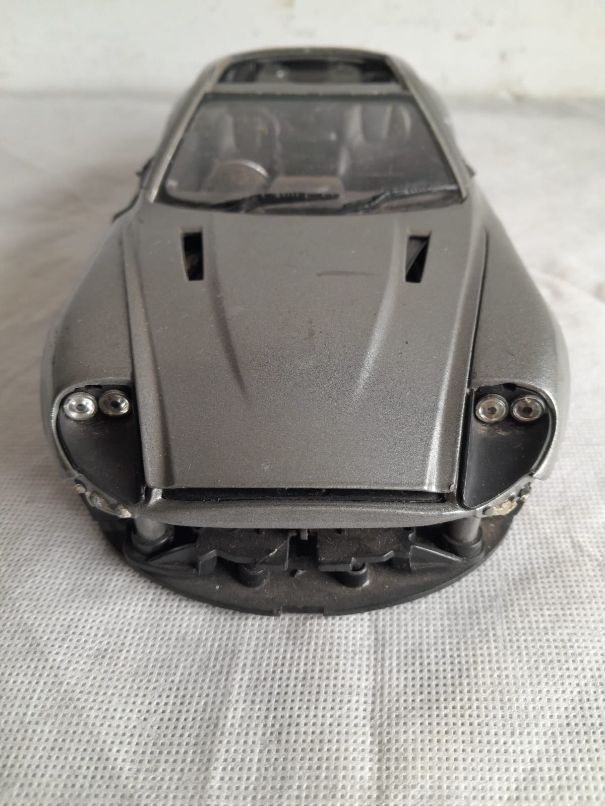 Miniatura Aston Martin V12 Vanquish #373 - Imagem 5