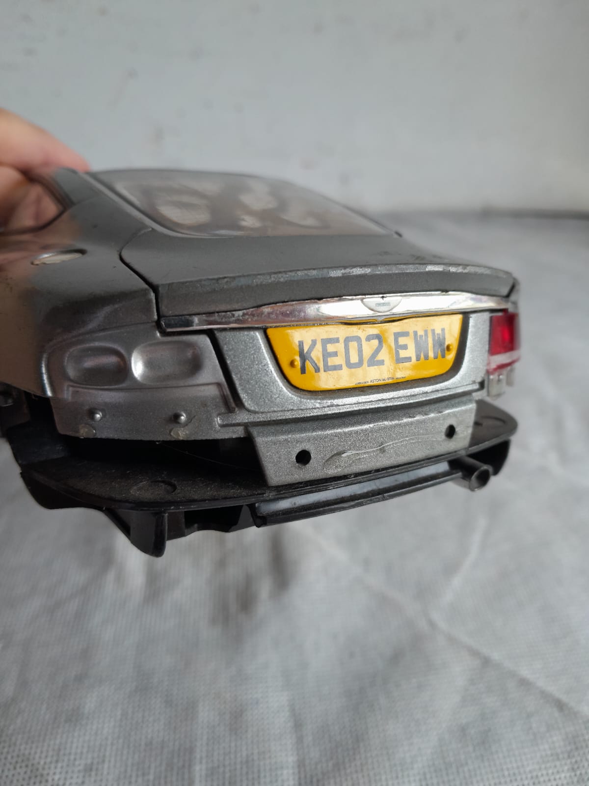 Miniatura Aston Martin V12 Vanquish #373 - Imagem 8